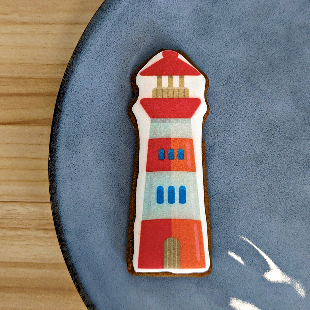 Biscuit fait main avec phare – design délicat sur le thème de la mer