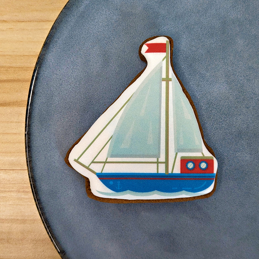 Biscuit décoré en forme de voilier – illustration douce de style aquarelle vintage